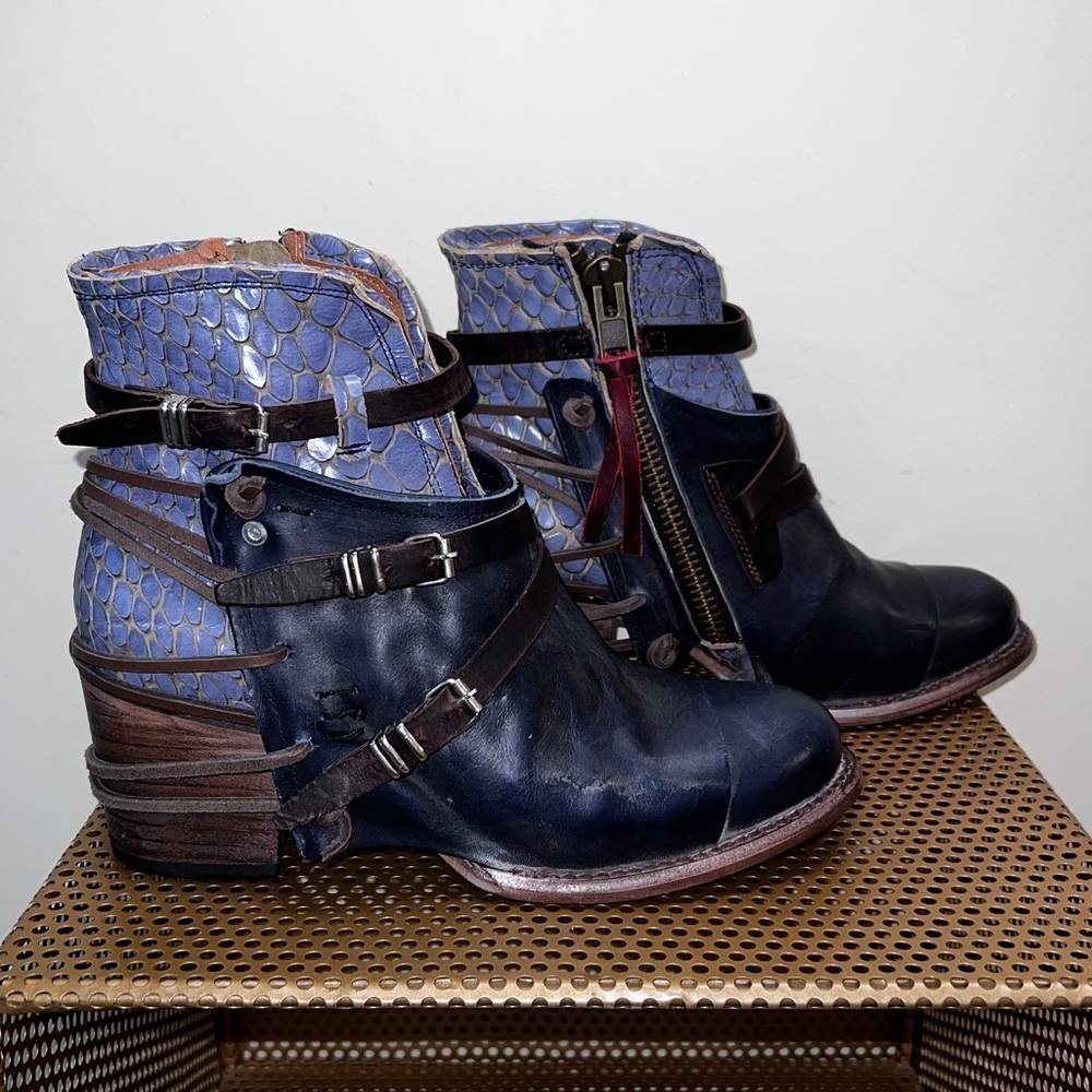 Freebird CRUE in blue multi